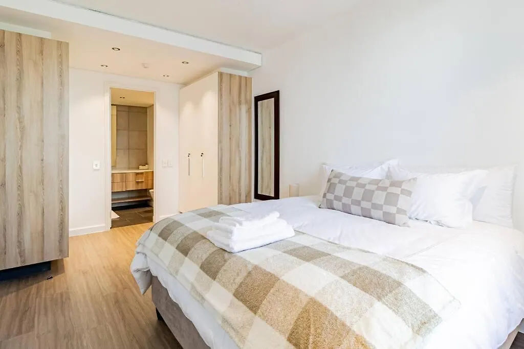 1 Bed Flat With Mountain View Apartment Cape Town 0*,  South Africa